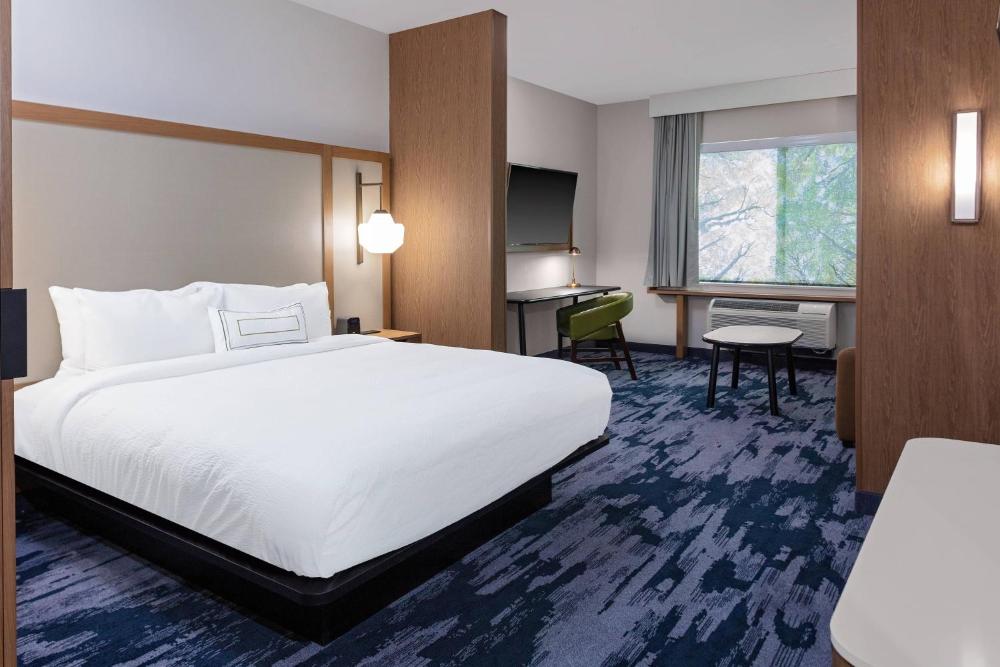 Queen Suite with Two Queen Beds, Roll-In Shower and Sofa Bed - Mobility Access/Communication Assistance interior